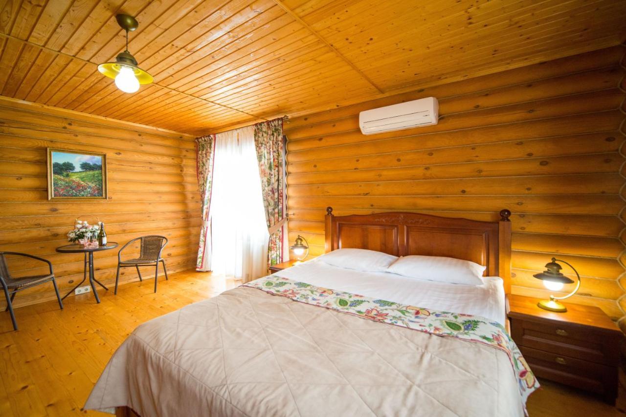 Комплекс Відпочинку Пампушка & Подушка Hotel Burlach'ya Balka ภายนอก รูปภาพ
