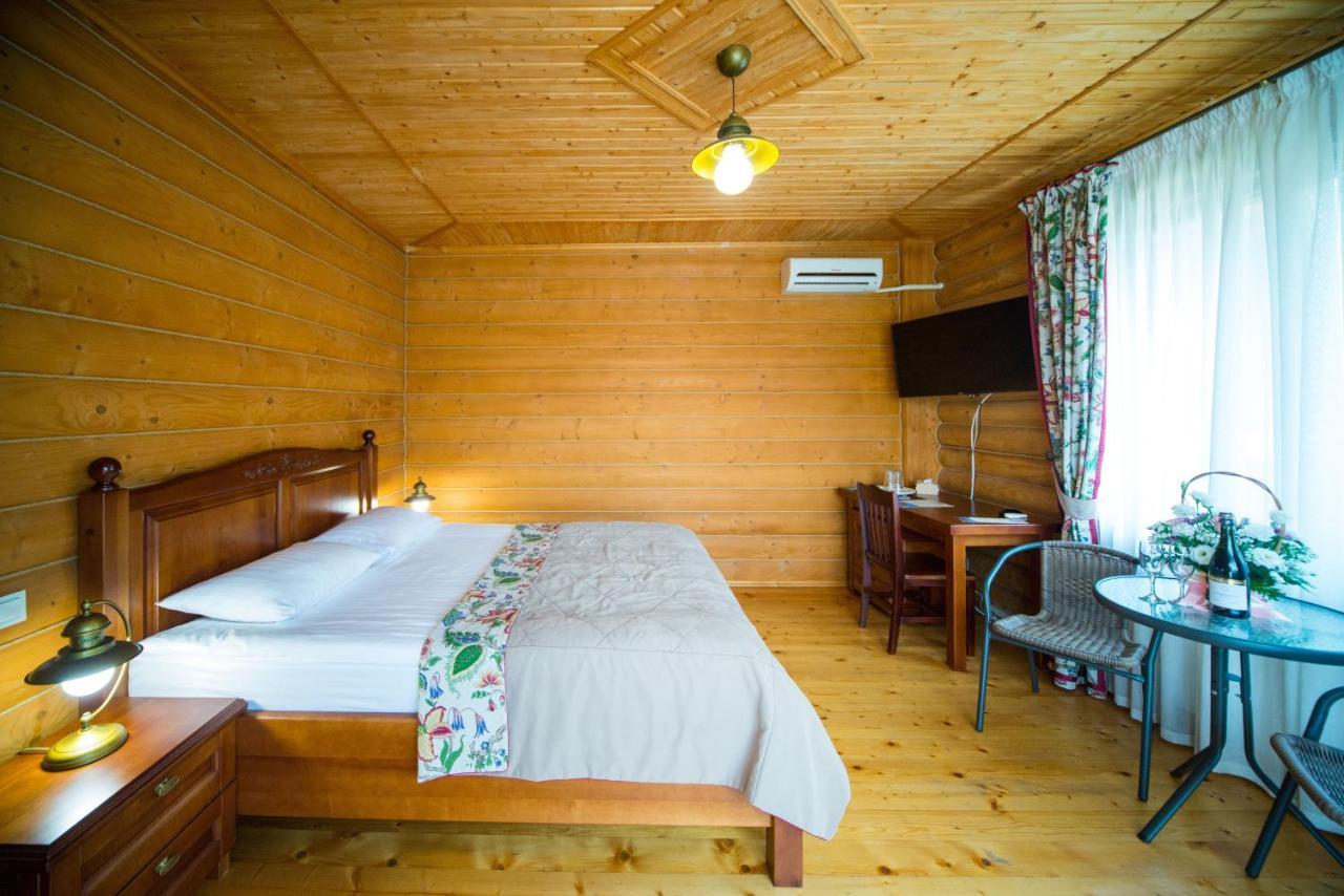 Комплекс Відпочинку Пампушка & Подушка Hotel Burlach'ya Balka ภายนอก รูปภาพ
