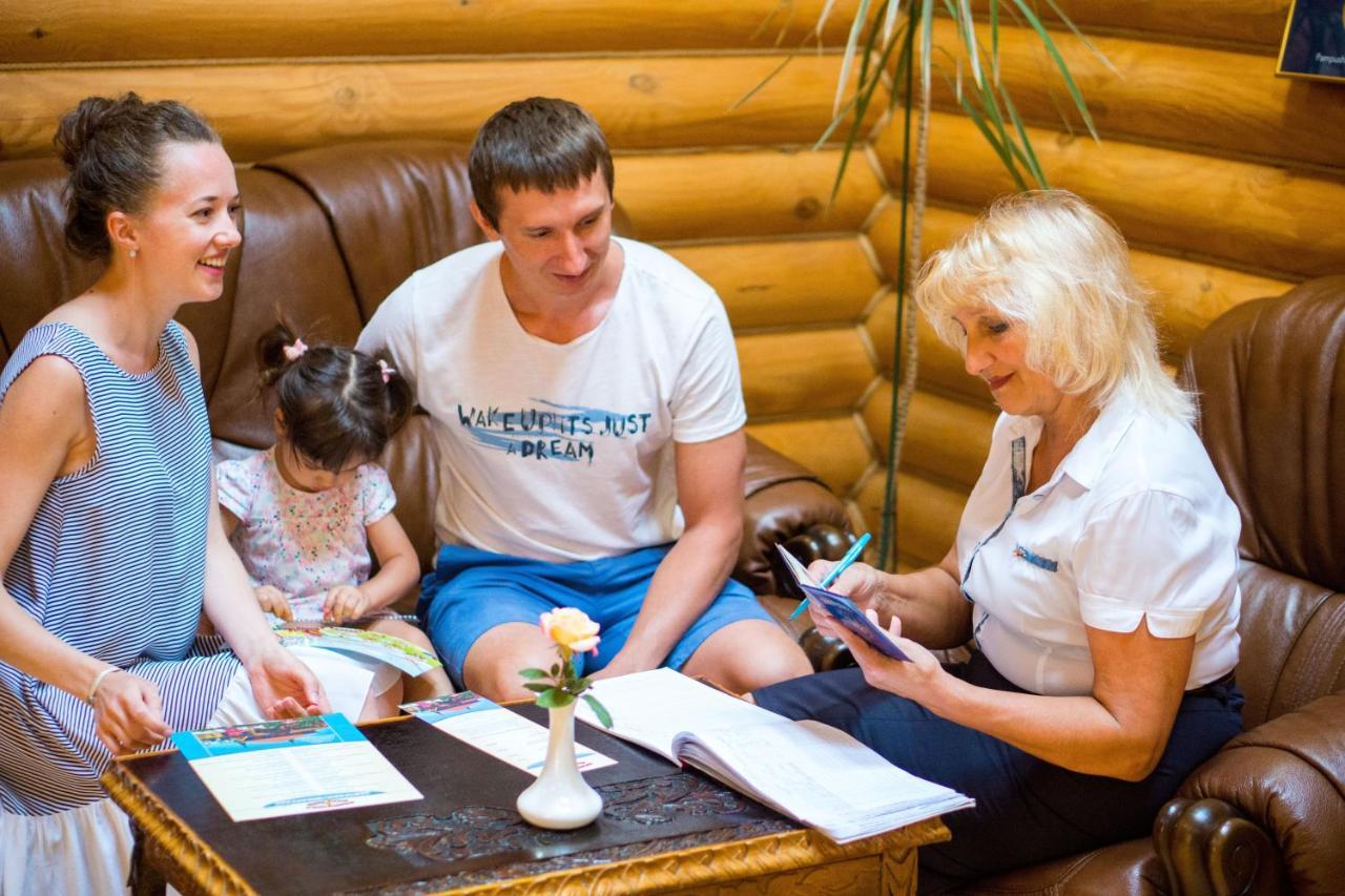 Комплекс Відпочинку Пампушка & Подушка Hotel Burlach'ya Balka ภายนอก รูปภาพ