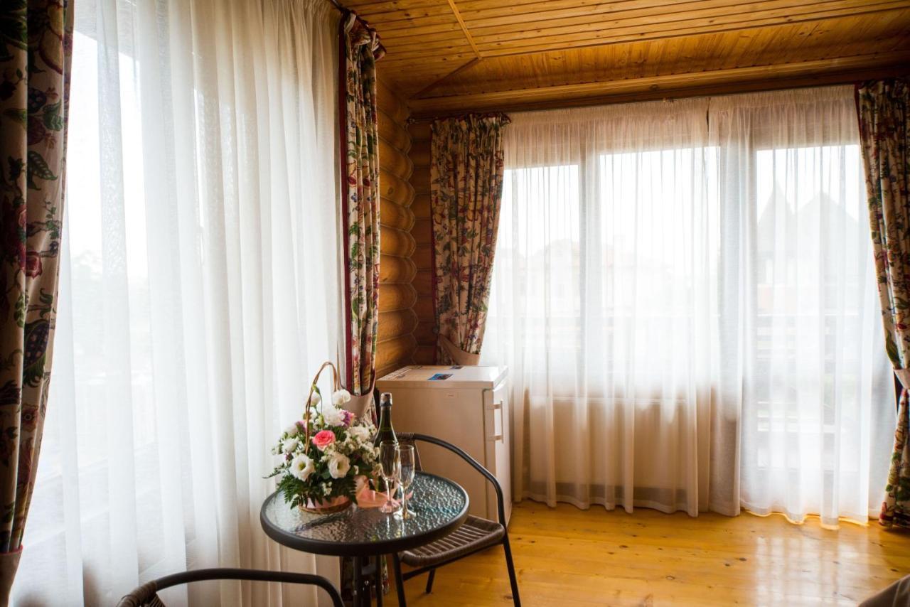 Комплекс Відпочинку Пампушка & Подушка Hotel Burlach'ya Balka ภายนอก รูปภาพ