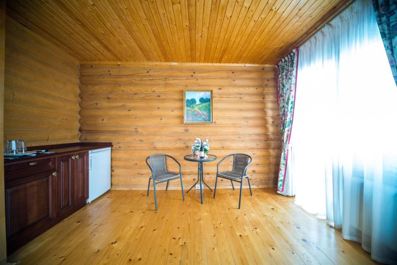 Комплекс Відпочинку Пампушка & Подушка Hotel Burlach'ya Balka ภายนอก รูปภาพ