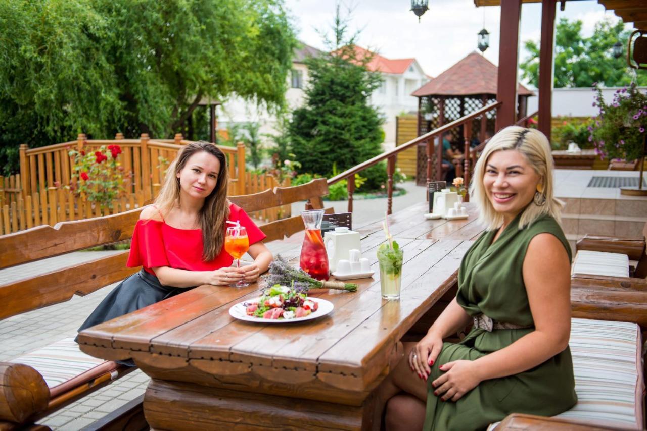 Комплекс Відпочинку Пампушка & Подушка Hotel Burlach'ya Balka ภายนอก รูปภาพ