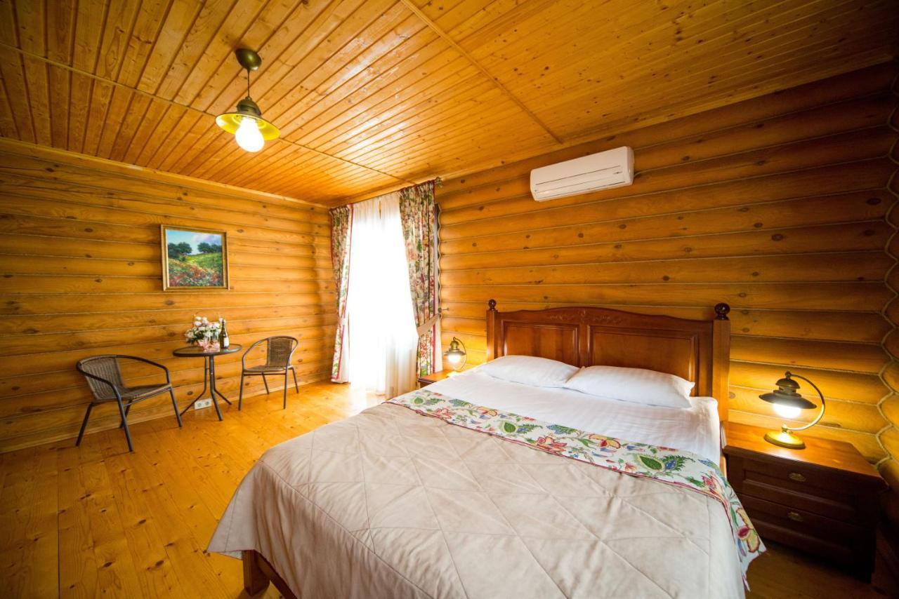 Комплекс Відпочинку Пампушка & Подушка Hotel Burlach'ya Balka ภายนอก รูปภาพ