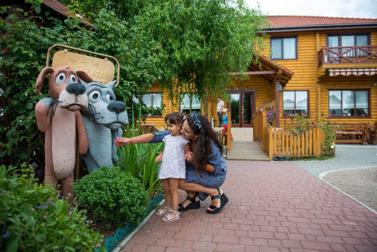 Комплекс Відпочинку Пампушка & Подушка Hotel Burlach'ya Balka ภายนอก รูปภาพ